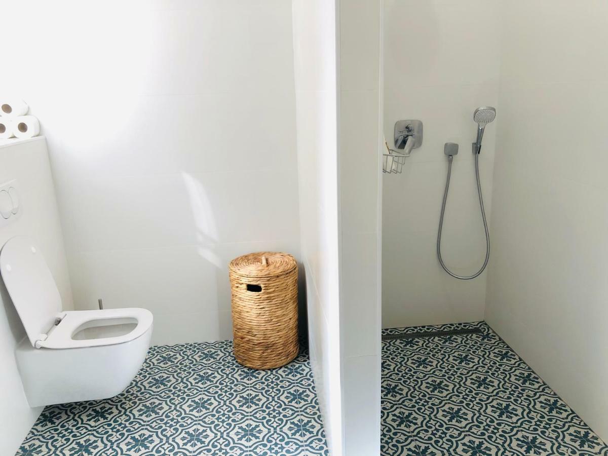 Kolovare Beachfront Apartment Zara Esterno foto